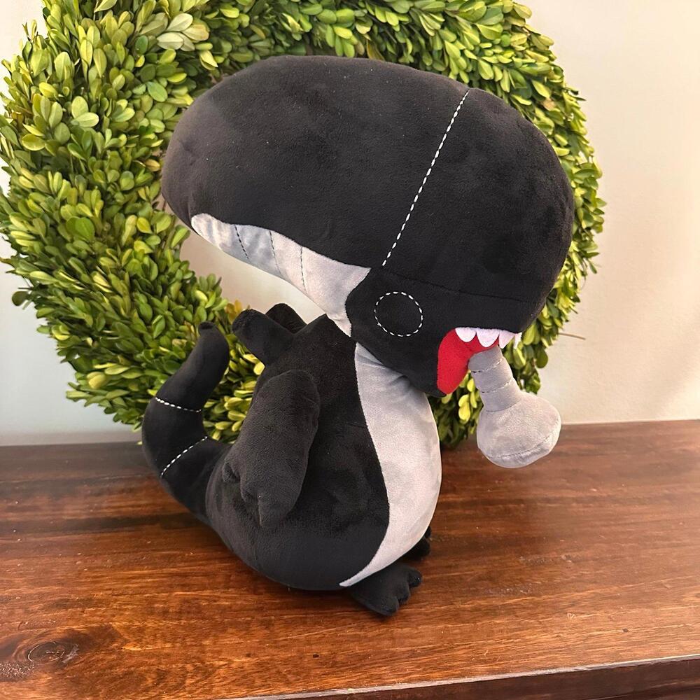 Alien‎ Xenomorph 16" HugMe Vibrating Plush by Kidrobot